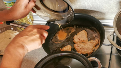 Kotlet bryzol, kultowe dania w kuchni PRL
