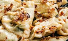 Dodaj do ciasta na pierogi zamiast wody. Każdy poprosi o dokładkę