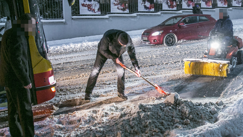 Powrót zimy w Polsce. IMGW: śnieg, burze i krupa