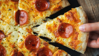 Mrożona pizza, kalorie, tłuszcz