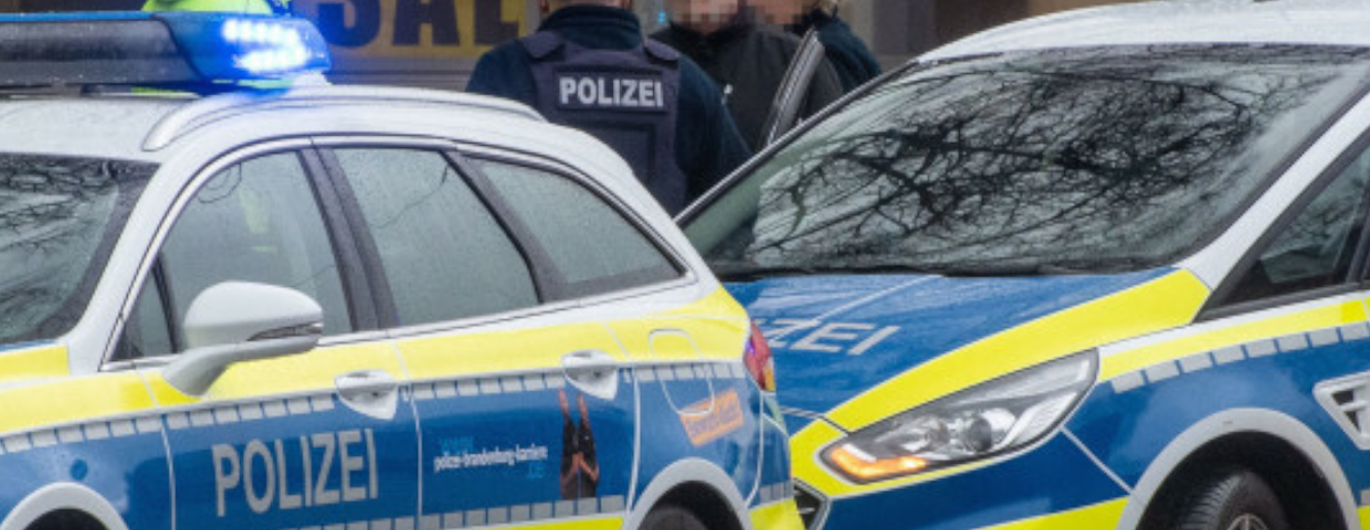 Atak ekologów na fabrykę Tesli w Niemczech. Pożar, miasto bez prądu