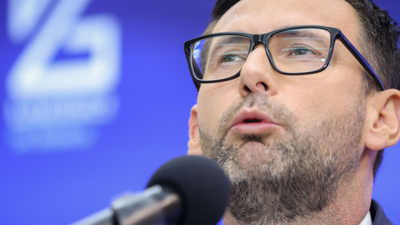 Daniel Obajtek testuje nowy asfalt Orlenu