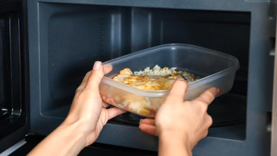Plastikowe opakowanie w mikrofali