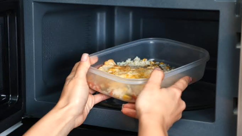 Plastikowe opakowanie w mikrofali