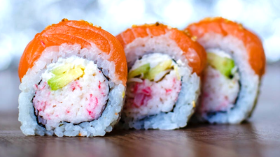 Czy sushi jest zdrowe? Witaminy, składniki, ryby, zatrucia