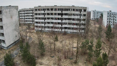 Pstrąże, opuszczone bloki mieszkalne