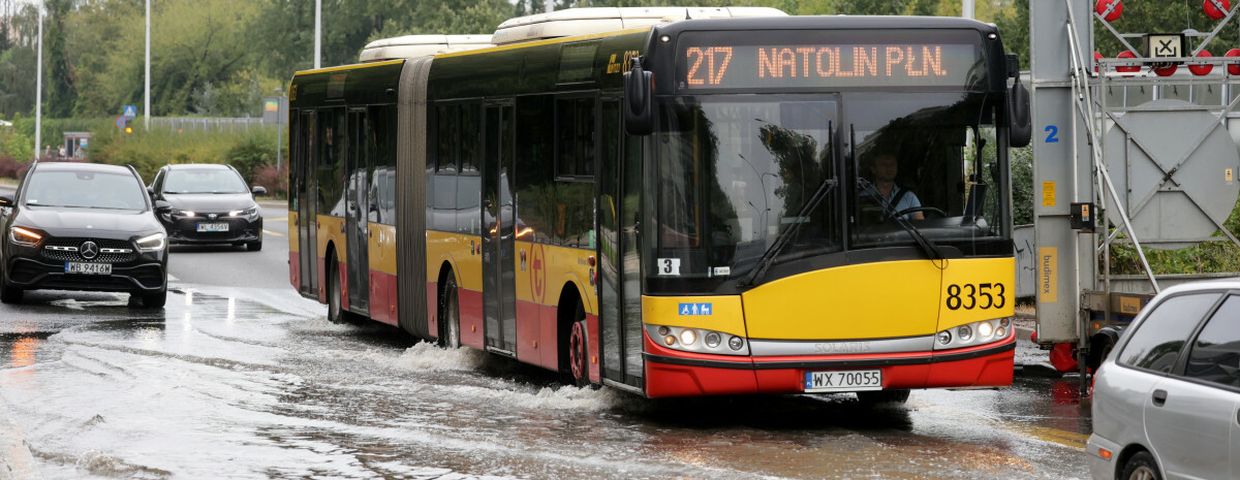 Warszawa, deszcz, Trzaskowski