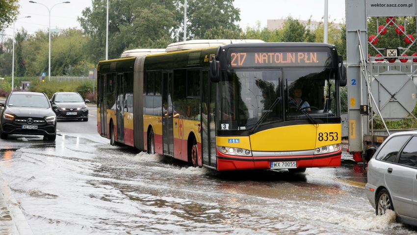 Warszawa, deszcz, Trzaskowski