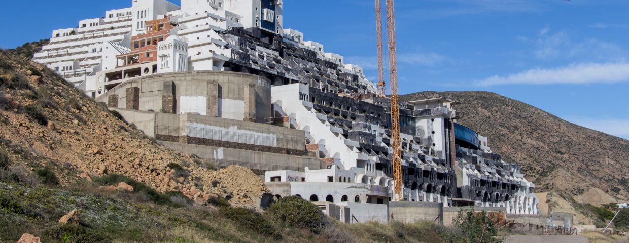 Hotel-widmo na hiszpańskiej plaży