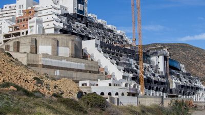 Hotel-widmo na hiszpańskiej plaży