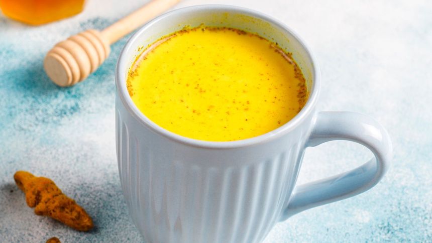 Jak zrobić złote mleko? Przepis jest banalnie prosty