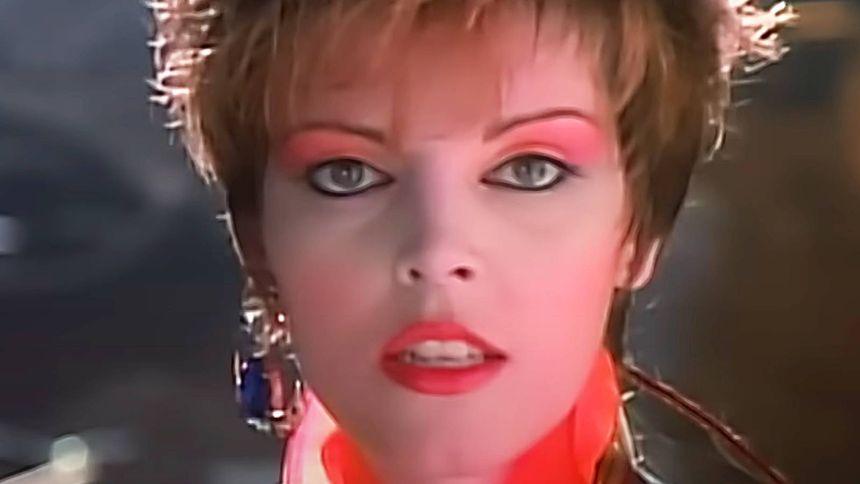 Historia piosenki "Invincible"