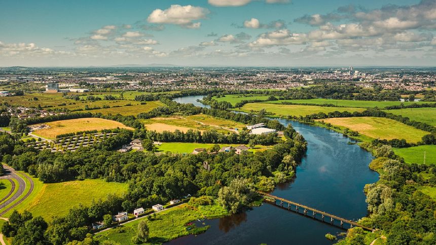 Rzeka Shannon przepływa przez miasto Shannon
