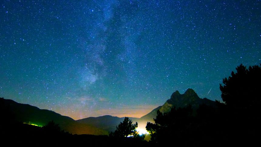 Perseidy 2025 – kiedy oglądać spadające gwiazdy?