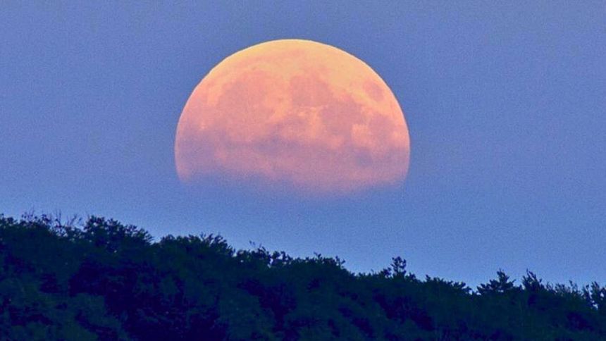 Ziemia przyczynia się do rdzewienia Księżyca