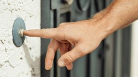 Pukają do drzwi Polaków - kontrole