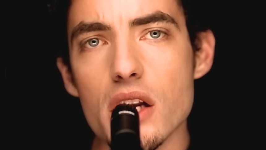 Hit lat 90. miał zrobić wrażenie na cenionym producencie