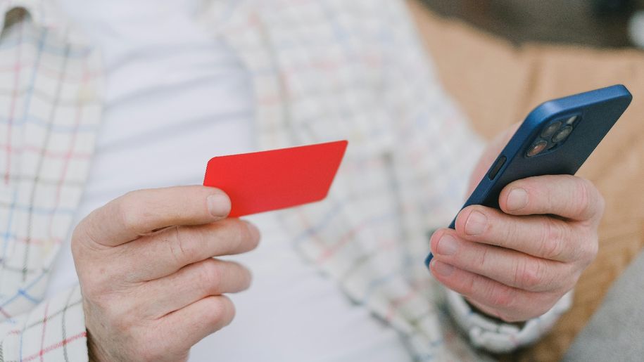 Tak oszukują Polaków. Uważaj na te SMS-y