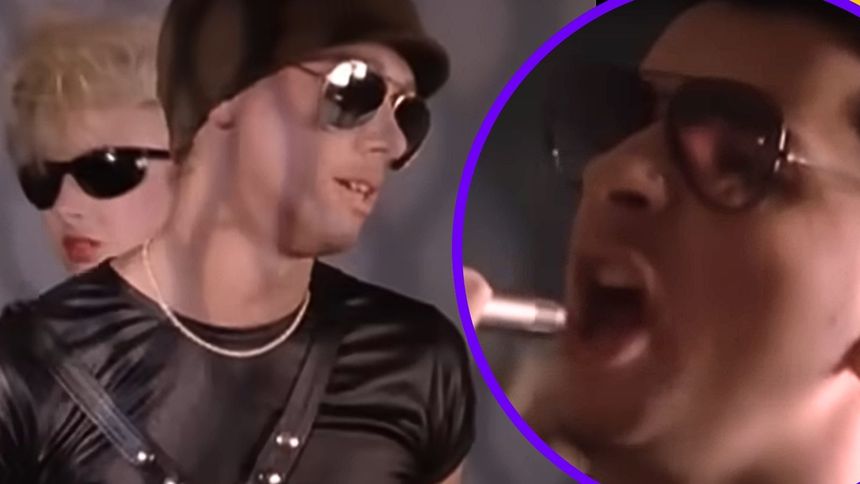 Kadry z teledysku “Just Can’t Get Enough”