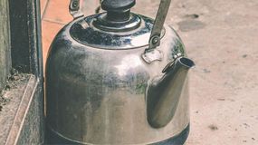 Użyj tego zamiast octu podczas odkamieniania czajnika.