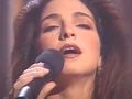 Gloria Estefan w 1990 roku