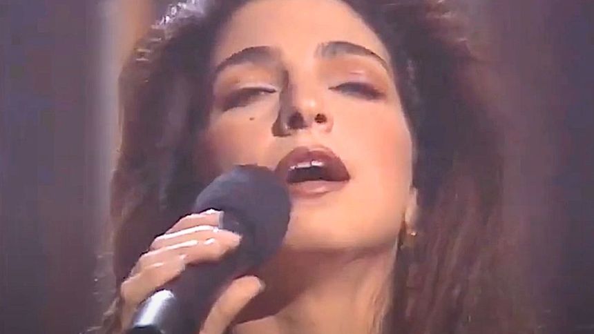 Gloria Estefan w 1990 roku