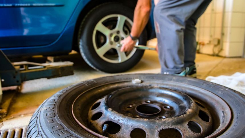 Kary za brak właściwych opon przy aucie 