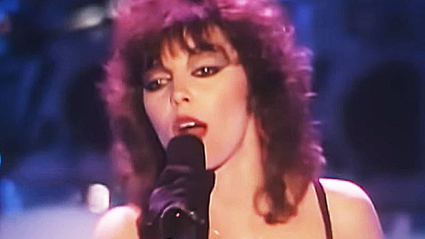 Historia piosenki "Hit Me With Your Best Shot"