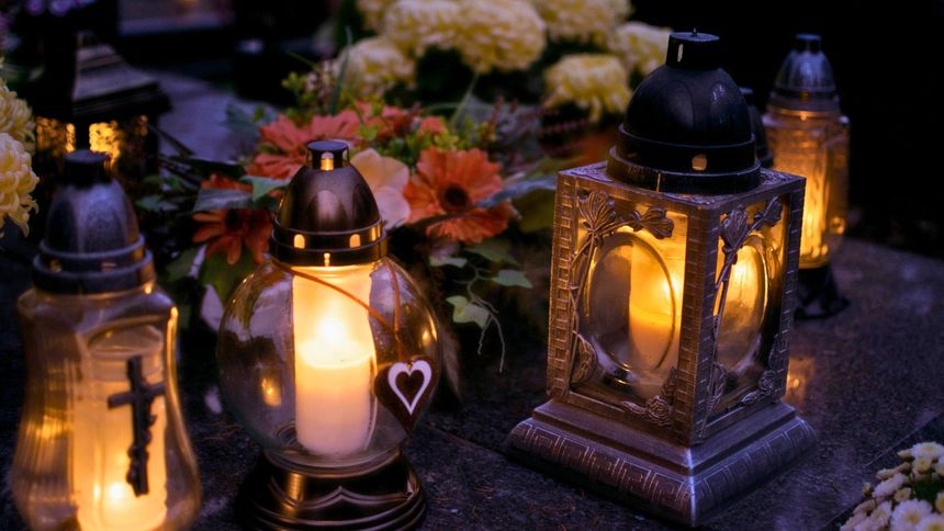 Wszystkich Świętych wiąże się ze zdecydowaną podwyżką wydatków.