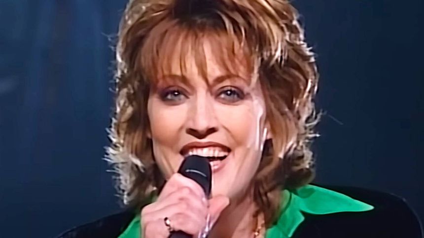 Historia piosenki "Love Shine A Light"