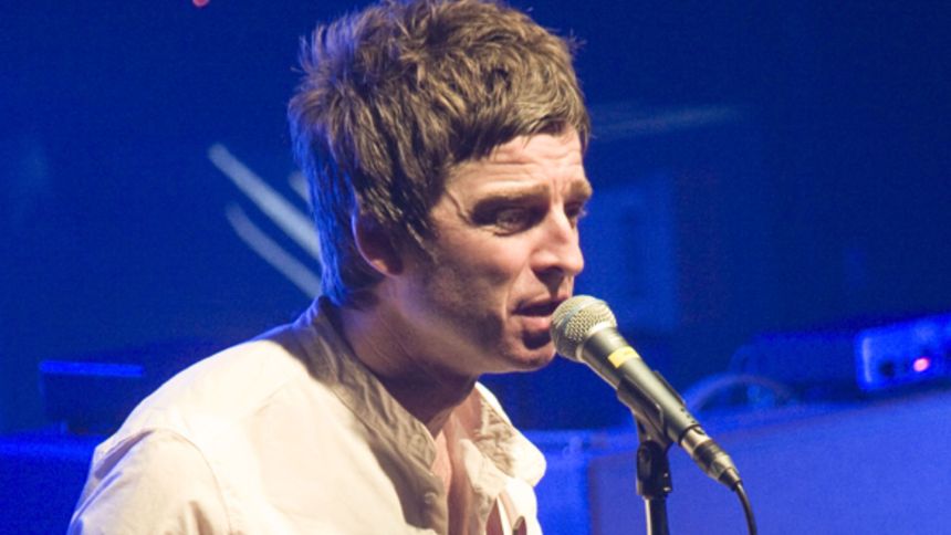 Historia piosenki "Cast No Shadow" 