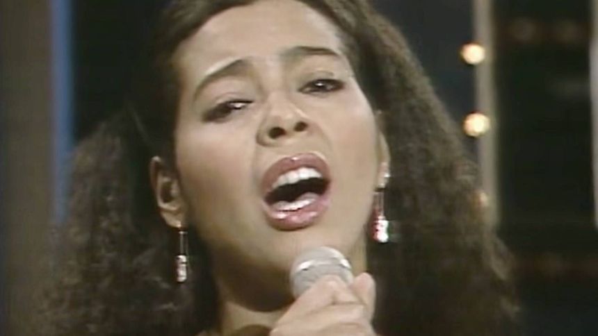 Historia piosenki "What A Feeling"