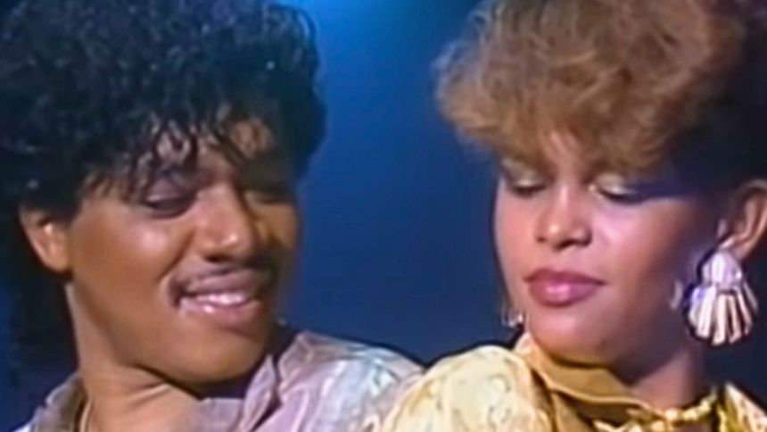 Historia piosenki "Secret Lovers"