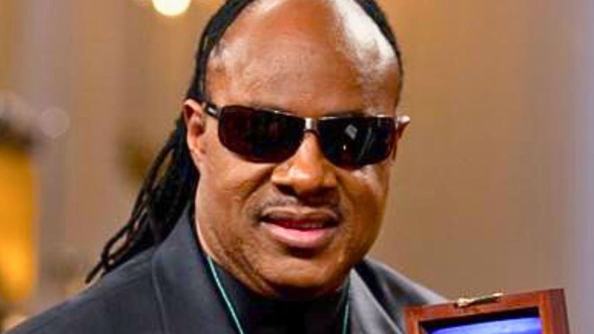 Stevie Wonder udaje osobę niewidomą?