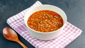 Prozdrowotna zupa na bazie soczewicy.