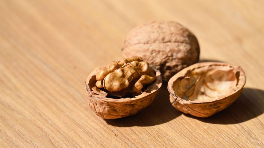 Warto sięgać po to, co sezonowe. Jesienią możemy cieszyć się z orzechów.