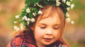 Dziewczynka w wianku. Słowiańskie imię zanika