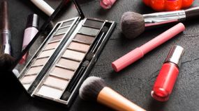 Unia Europejska chce wprowadzić zakaz, który obejmie m.in. kosmetyki kolorowe 