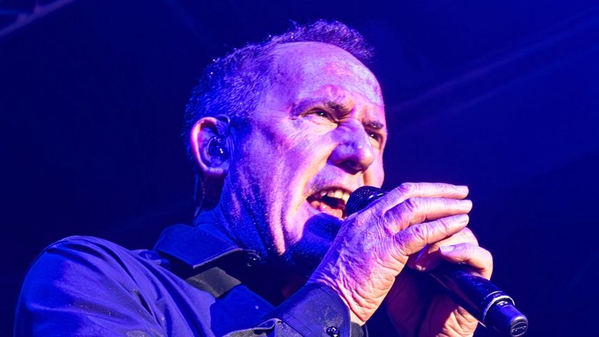 Historia przeboju "So In Love"