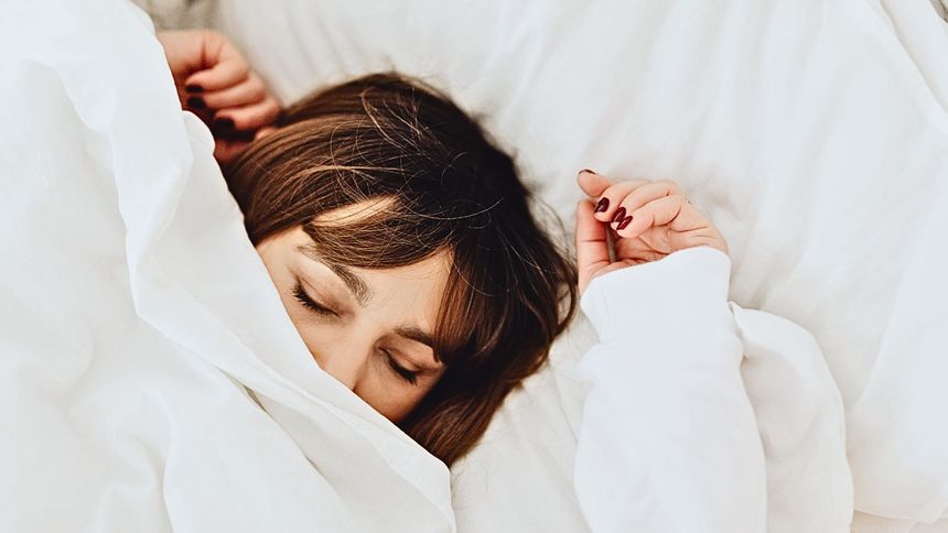 Zmiana pościeli i regularne pranie wpływają na zdrowie i jakość snu.