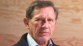 Jan Englert ma sławną córkę. Jej matka chrzestna też jest gwiazdą