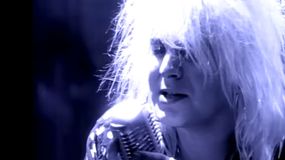 Kadr z teledysku Faster Pussycat - "House Of Pain"