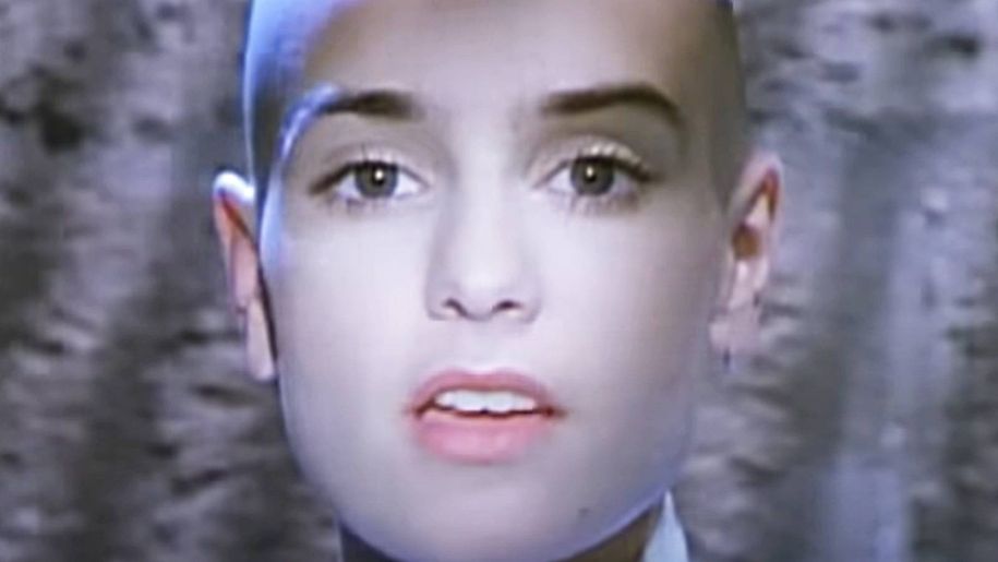 Sinead O'Connor wylansowała przebój "Mandinka"