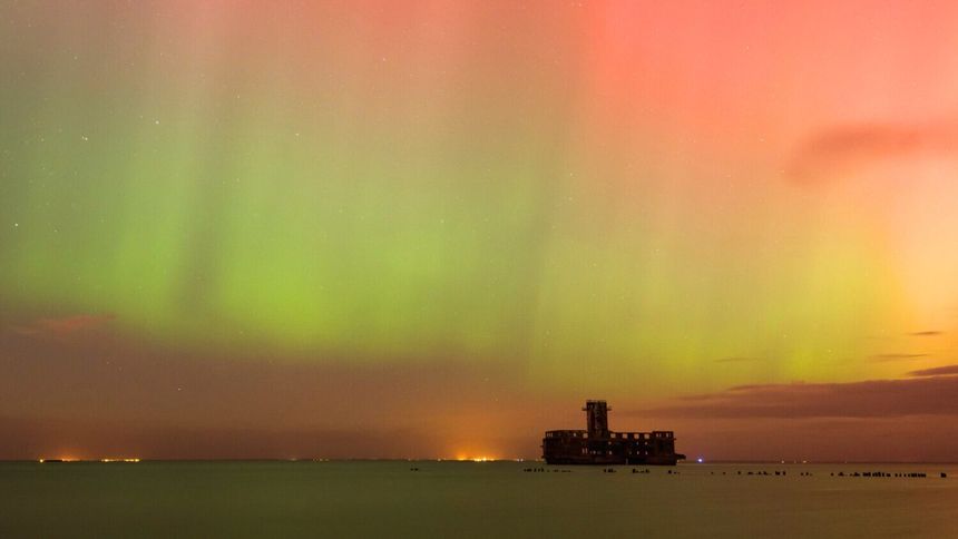 Tak wyglądała zorza polarna w październiku 2024 roku widoczna w Gdyni.