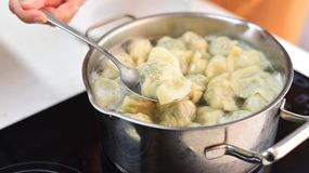 Tak poprawnie zamrozisz pierogi