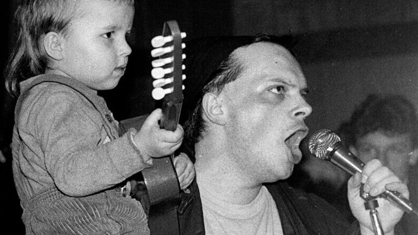 Krzysztof Skiba z synem Tymoteuszem, rok 1988