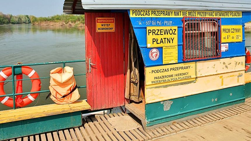 Przeprawa promowa na Wiśle z Opatowca do Ujścia Jezuickiego