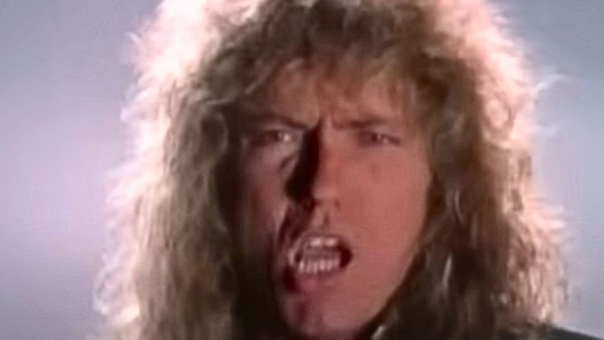 Historia piosenki "Is This Love"