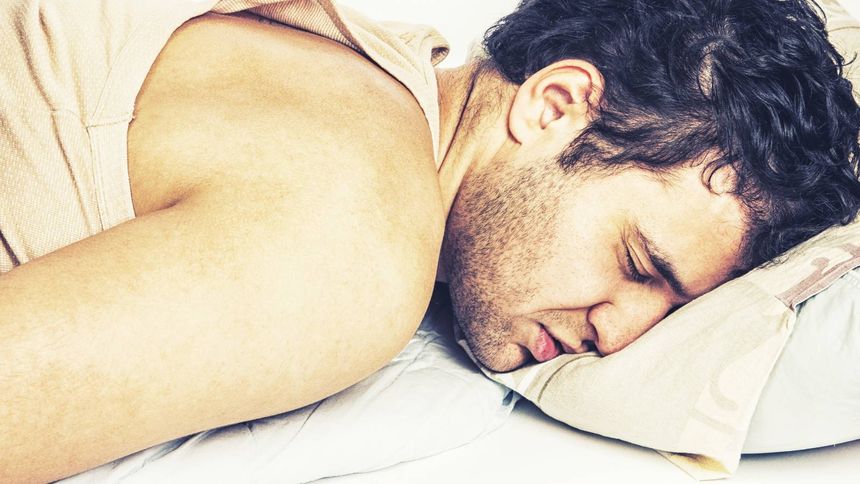 Zasypianie przy telewizorze