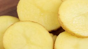 Szkodzą na serce i wątrobę. Polacy nie wiedzą i jedzą na potęgę